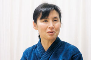 先生 顧問の荒木まみ子先生。今も週2回道場に通って腕を磨いている