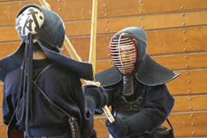 武道のクラブというと上下関係が厳しいイメージもあるかもしれませんが、先輩・後輩の仲がとても良いクラブです