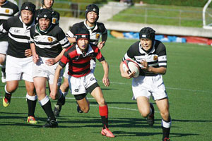 ４月〜５月は春季リーグ線、９月〜１０月は秋季リーグ戦を勝ち抜き、その先の関東大会や東日本大会での勝利を目指す