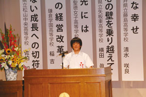 弁論大会で聴衆がうまずくスピーチを目指す