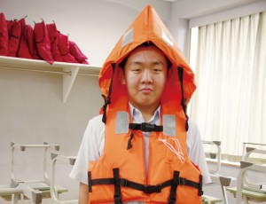東日本大震災に学び、オリジナルのライフジャケットを制作