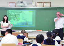 中1からネイティブ教員と日本人教員によるチーム・ティーチング主体で行う英語の授業