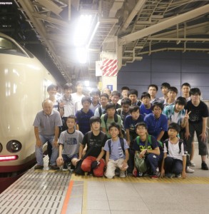 夏合宿出発時、「サンライズ」の横で