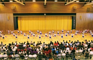 毎年、山手祭のとりを飾るチアリーダー部の公演では、1000名を超える観客が詰めかけます。