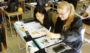 春に白百合の生徒が3週間フランスに留学し、秋にはフランス人生徒が日本に2週間訪れる短期交換留学