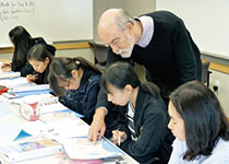 中学3年生全員のアメリカ海外研修 では、現地講師による少人数での授 業が行われる。