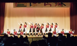 文化祭でも毎年人気を集めるダンス部のステージ