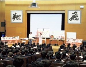 助産師による白熱授業。生命誕生の神秘を知り、「自分」「他人」の尊厳を学びます。