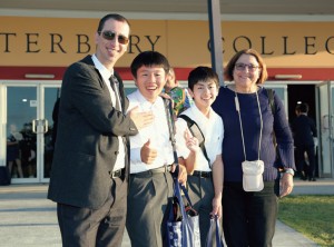 「週末、ホストファミリーと一緒にゴールドコーストや動物園を訪れたのも楽しい思い出です」（村田くん）