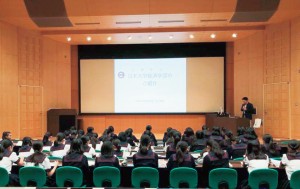 日本大学の見学や、教授による講演会など中高大連携を積極的に行う