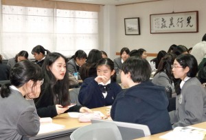 海外研修旅行は3ヵ国から選択。韓国では姉妹校の生徒と英語でジェンダーギャップについて議論。白熱して時間をオーバー！