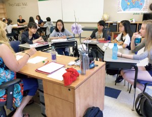 中3から参加できる希望制のカナダ語学研修では現地の学校で生きた英語を学ぶ