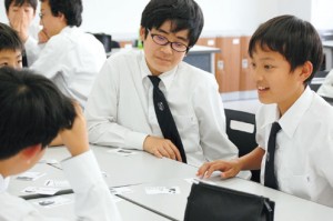 協働学習型授業が多く、どの教科でも活発な意見交換が行われている