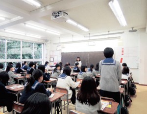 発表に対する友人の感想から、自分で考えているだけでは気づかなかった視点を得ることも(中3)