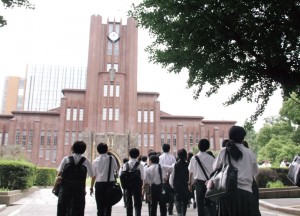 国内大学キャンパスツアー。アプリ開発講座や研究者によるスーパーアカデミアなど多彩なプログラムを体験する