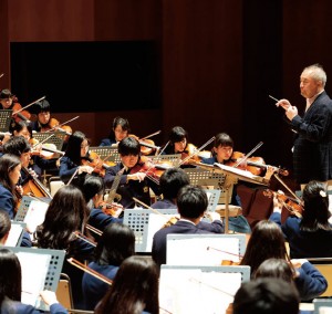 弦楽器の演奏も経験できるオーケストラ部