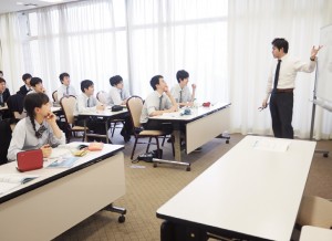 高校2年生対象の勉強合宿の様子。合宿中は学習への意欲が盛り上がるような雰囲気づくりに配慮したそうです。