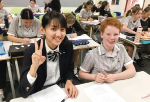 2週間のオーストラリア研修における、現地の中学校での授業風景。ホストファミリーとの生活も貴重な体験となる。