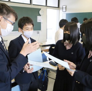 担当国のイメージについてグループで意見を共有