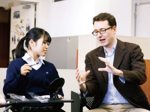 生徒同士、生徒と教員の対話を大切する同 校だからこそ、自分の考えを表現する力や 共感力が育まれていきます。