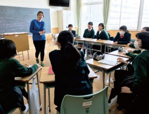 「校内留学」ではオールイングリッシュの授業に挑戦