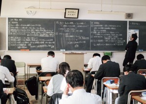 放課後進学講座は、普段授業を担当している教員が指導するため、一人ひとりの生徒のニーズや性格に合わせたフォローが可能になっている