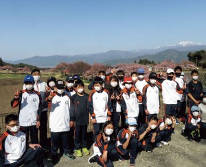 満開の桜が生徒たちを迎えてくれた「アグリネーチャーいいじま」にて