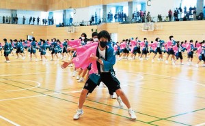 総合体育館桜アリーナで行う秋桜祭（体育大会）での一コマ