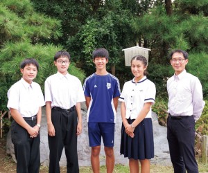 左から、梅木さん、竹中さん、池田さん、板谷さん、今回の課題を出した木曽先生