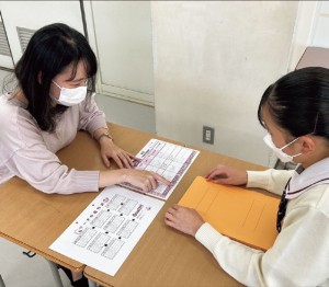 二者面談 今年度から定期的に実施されることになった二者面談。ここにも面倒見の良さが表れている