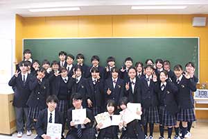 最後に中1からの色紙を持って記念撮影