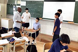 国内で生きた英語が学べるサマープログラム