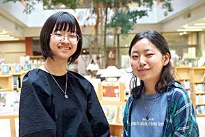 インタビューに答えてくれた阪本さん（左）と犬伏さん（右）。