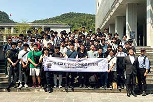 台湾の実践大学で歓待を受けた総勢59名の鎌学中3のメンバー