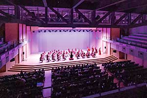 約900人収容できる講堂