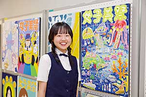 教授からの講評の感想を教えてくれた近藤瑠依さん(デザインコース/高2)