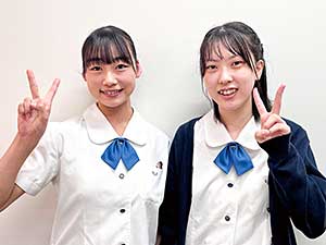 「施設紹介」を担当したK.Oさん(右)と「髪型」を担当したK.Aさん(左)