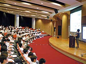 講演会の様子。