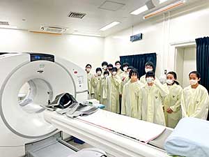 量子科学技術研究開発機構を訪問(医学クラス)