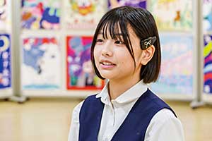 女子美祭ポスター課題で、中高全生徒の投票で一位を獲得した池田桔香さん(絵画コース/高2)