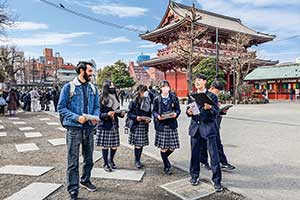 留学生を浅草に紹介する