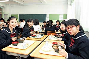 スクールランチ