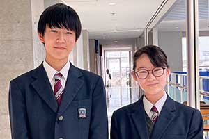 左からOさん（中2）、Tさん（中1）