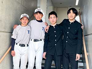 インタビューにこたえてくれた、左から、福島佑斗くん、清水俊輔くん、奥秋健太くん、折戸柚月くん