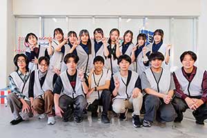 「こどもまつり&小日水縁日」には、生徒会と自主的に参加した生徒が参加。文京学院大学女子中学校の生徒と一緒に縁日の出店を担当しました
