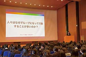 それぞれの学年のまとめとして各自の成果を発表します