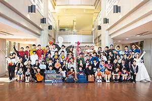 夢中になって打ち込むクラブ活動も、大切な仲間たちと過ごす貴重な時間だ。