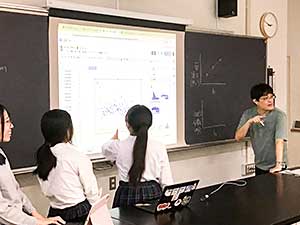 大学の先生は2週に1度のゼミ授業にほぼ毎回来校され、直接指導いただきました