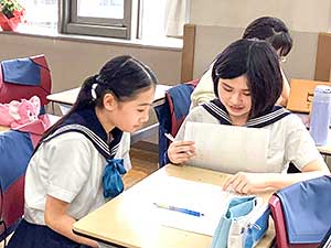 中3~高2の先輩が教えてくれるので、教わる中1・2側も気軽に質問できる雰囲気が
