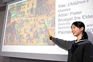 探究に没頭できる多様な講座があり、中学生にもプレゼンの機会が多く用意されている。